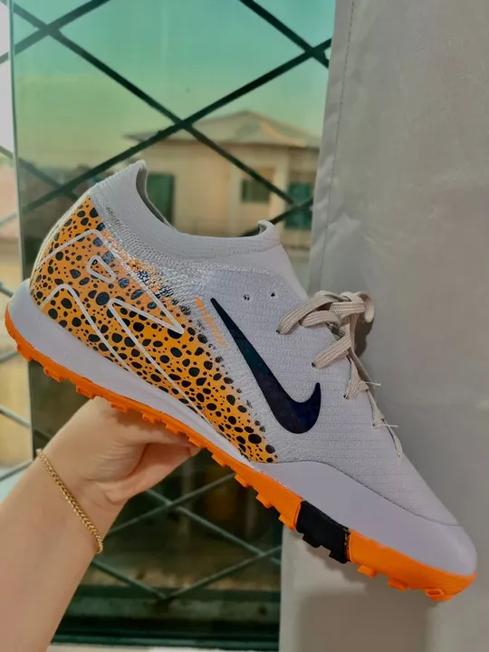 Chuteira Nike society - Tamanho 40