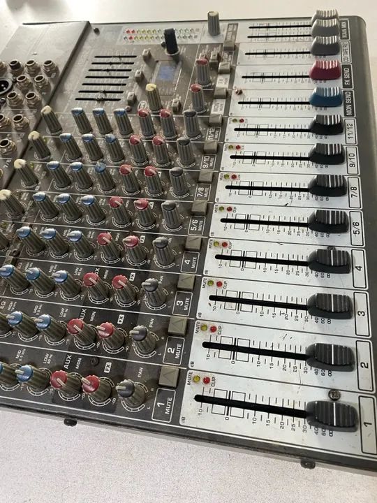 Mesa de Som Behringer Xenyx 1222FX - Foto 2