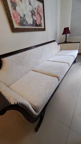 5 ITENS- CONJUNTO SALA LUIS XV - Sofá,  2 cadeiras, mesa de canto e mesa de centro - Foto 4
