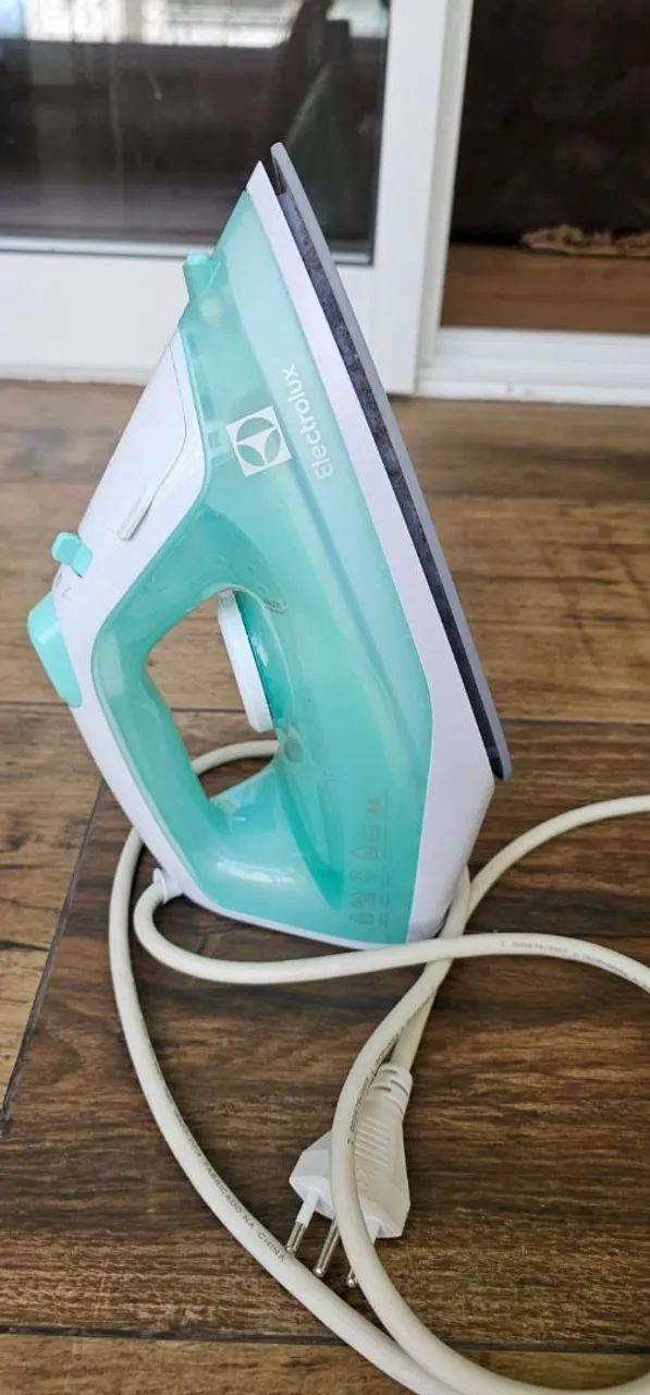 Ferro de passar roupas Electrolux 
