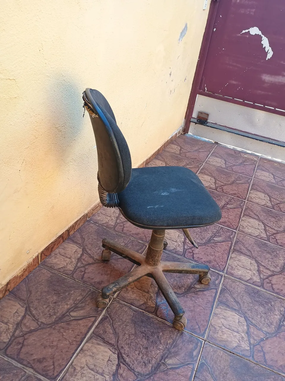 Cadeira de Escritório Giratória com Rodas