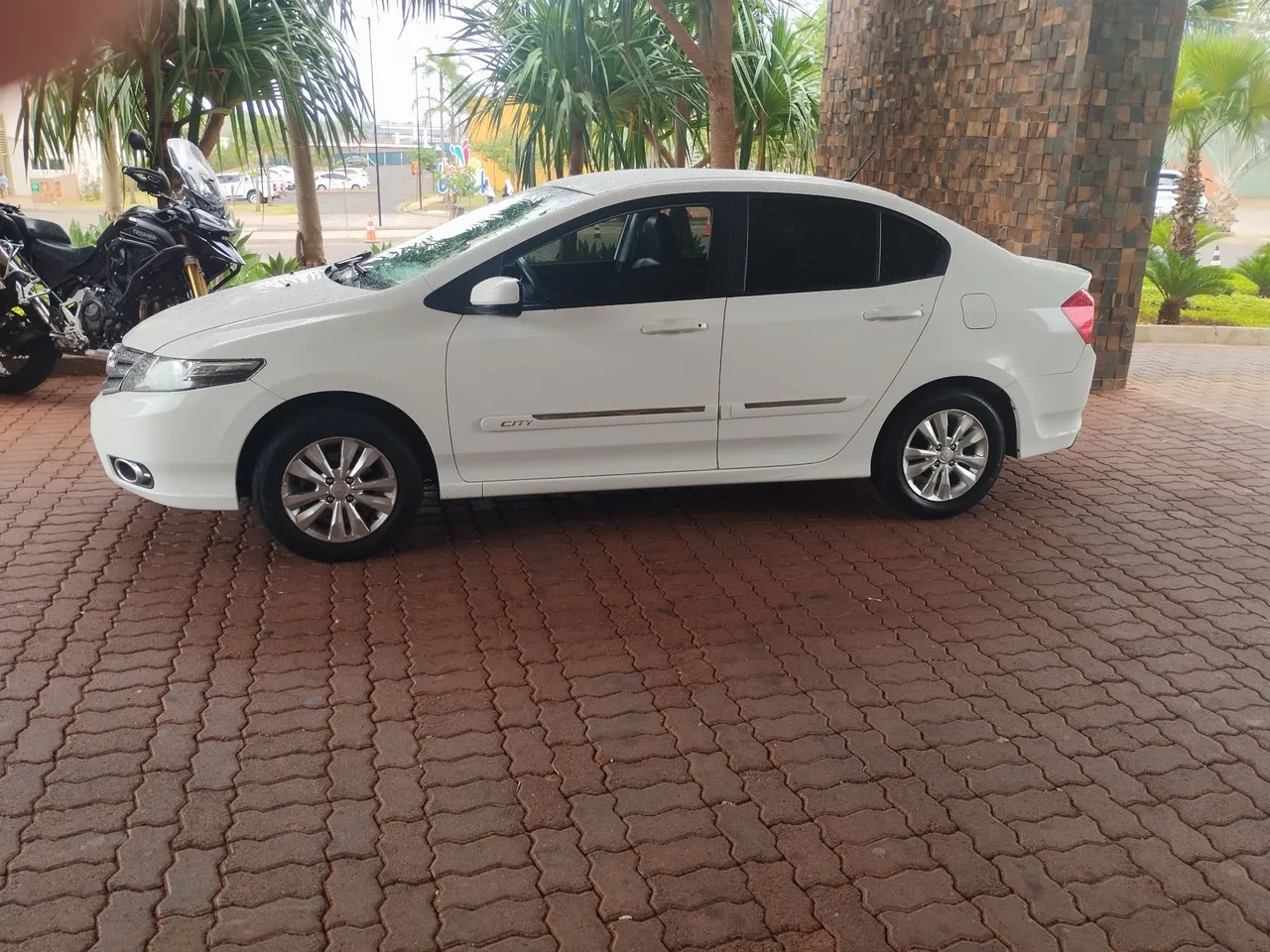 Carro muito novo