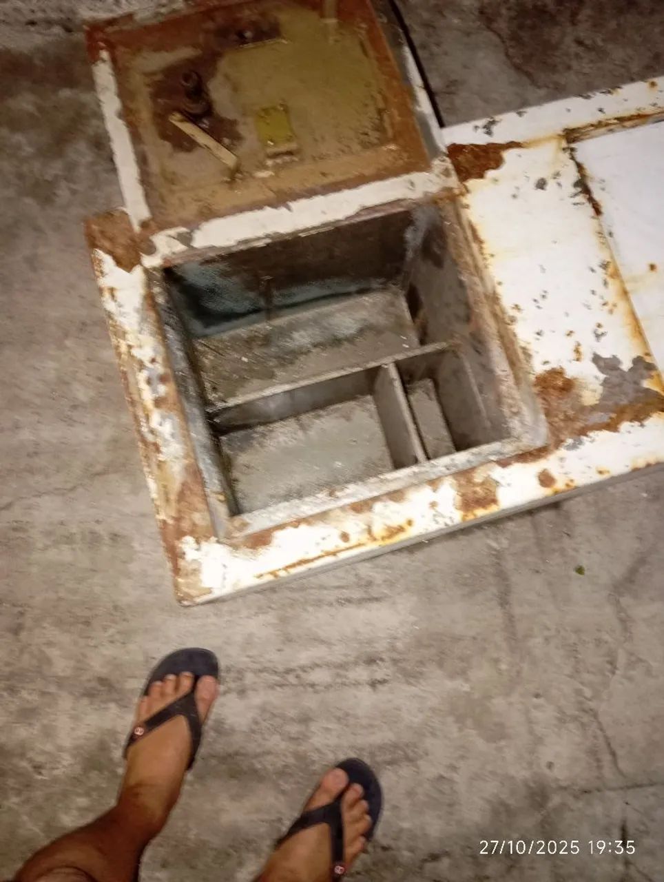 Cofre de ferro pesado  - Foto 2