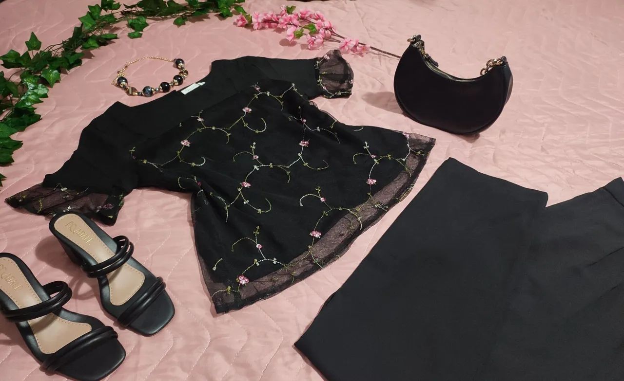 Blusa Feminina de Crepe com Tule Bordado Importada  - Foto 4