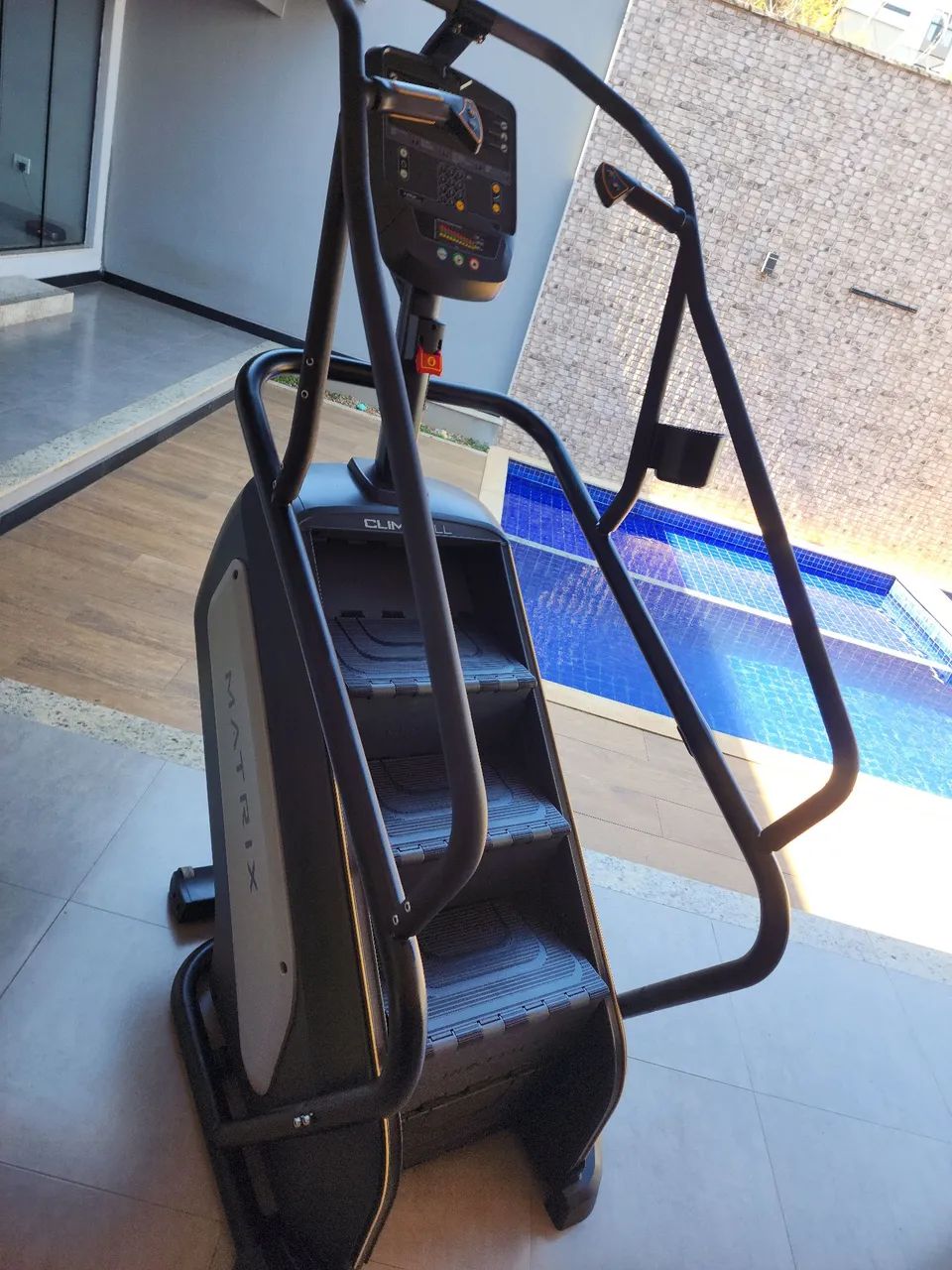 Escada Matrix C3x IMPECÁVEL 64310165222529122