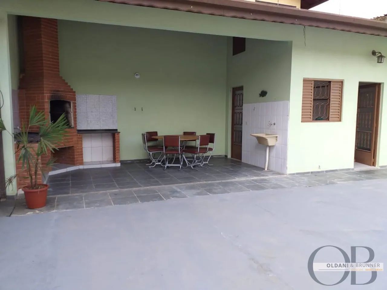 CASA TÉRREA COM 3 DORMITÓRIOS MAIS EDÍCULA NO BAIRRO MATO DENTRO.