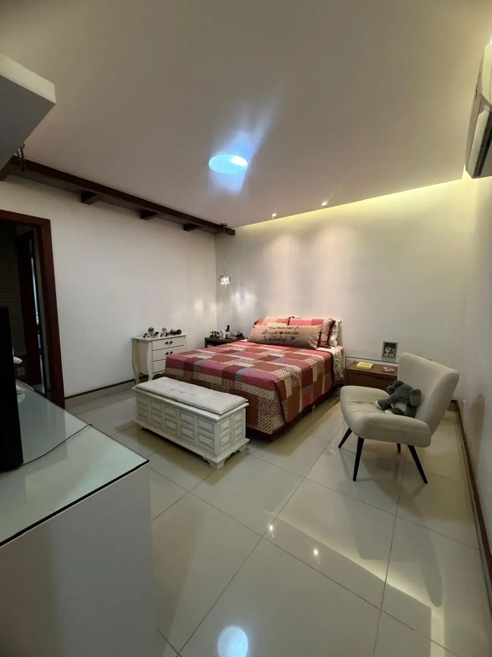 Casa Duplex com Energia Solar na rua principal 