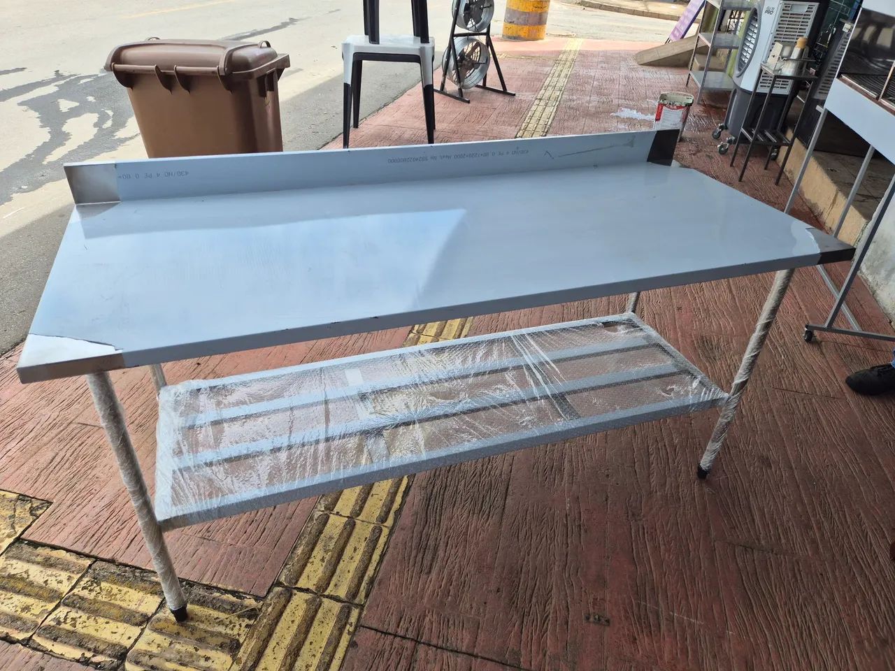 Mesa de aço inox com ressalva para comércio 180x70 - Foto 4
