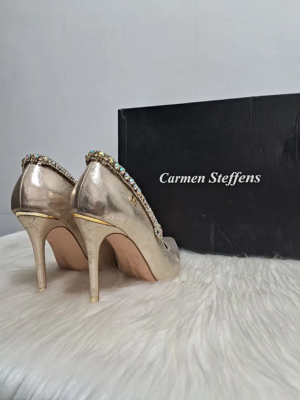 Scarpin dourado Carmen Steffens  - Foto 4