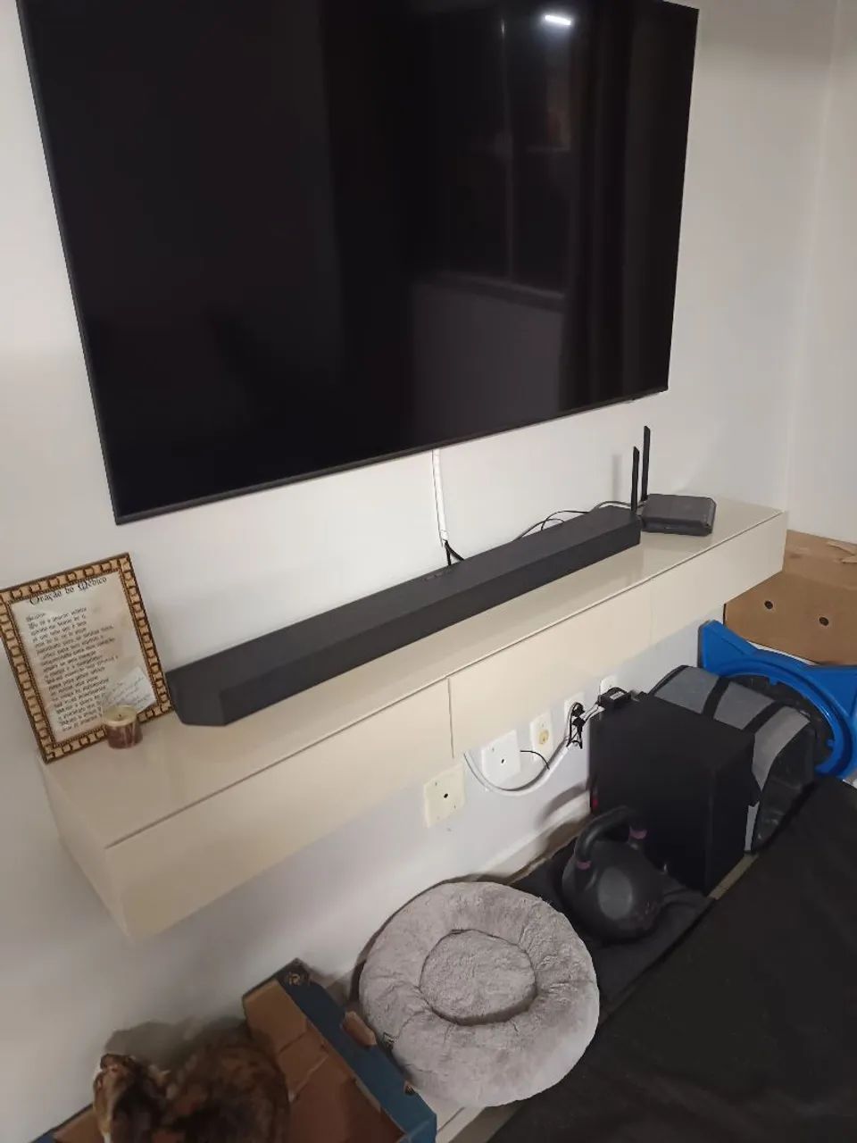 Rack de Parede Elegante para TV