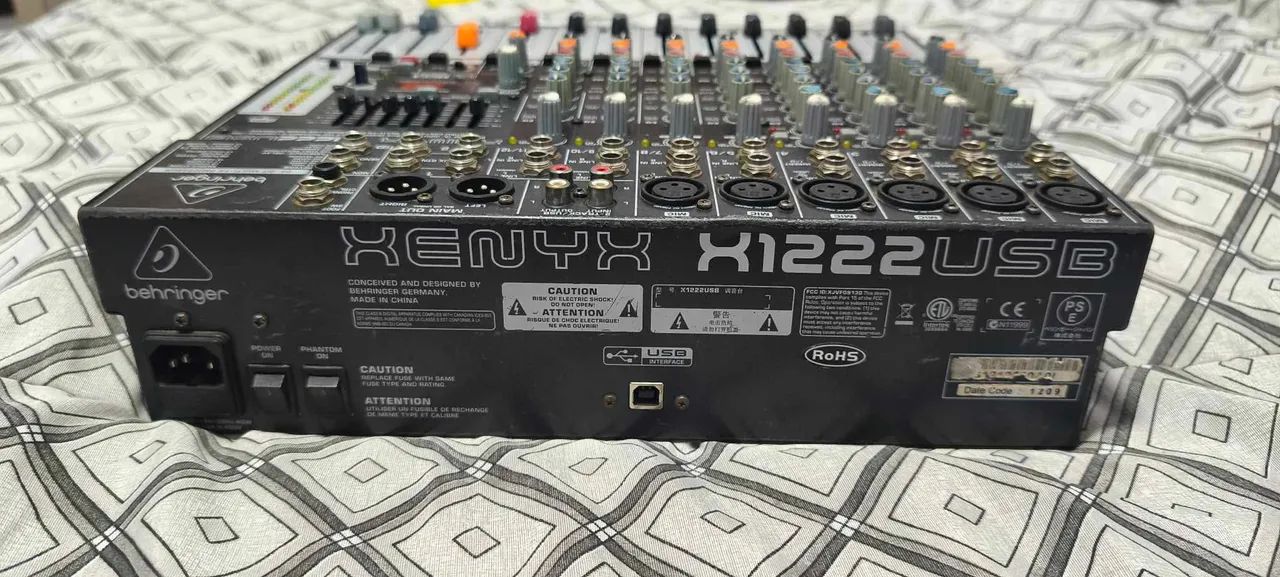 Mesa E Interface de Áudio Behringer Xenyx 1222USB - Equipamentos e