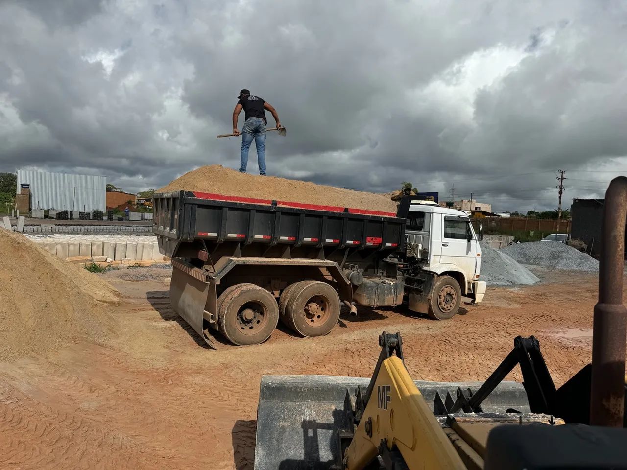 Caminhão Truck para Areia e Pedras - Foto 3
