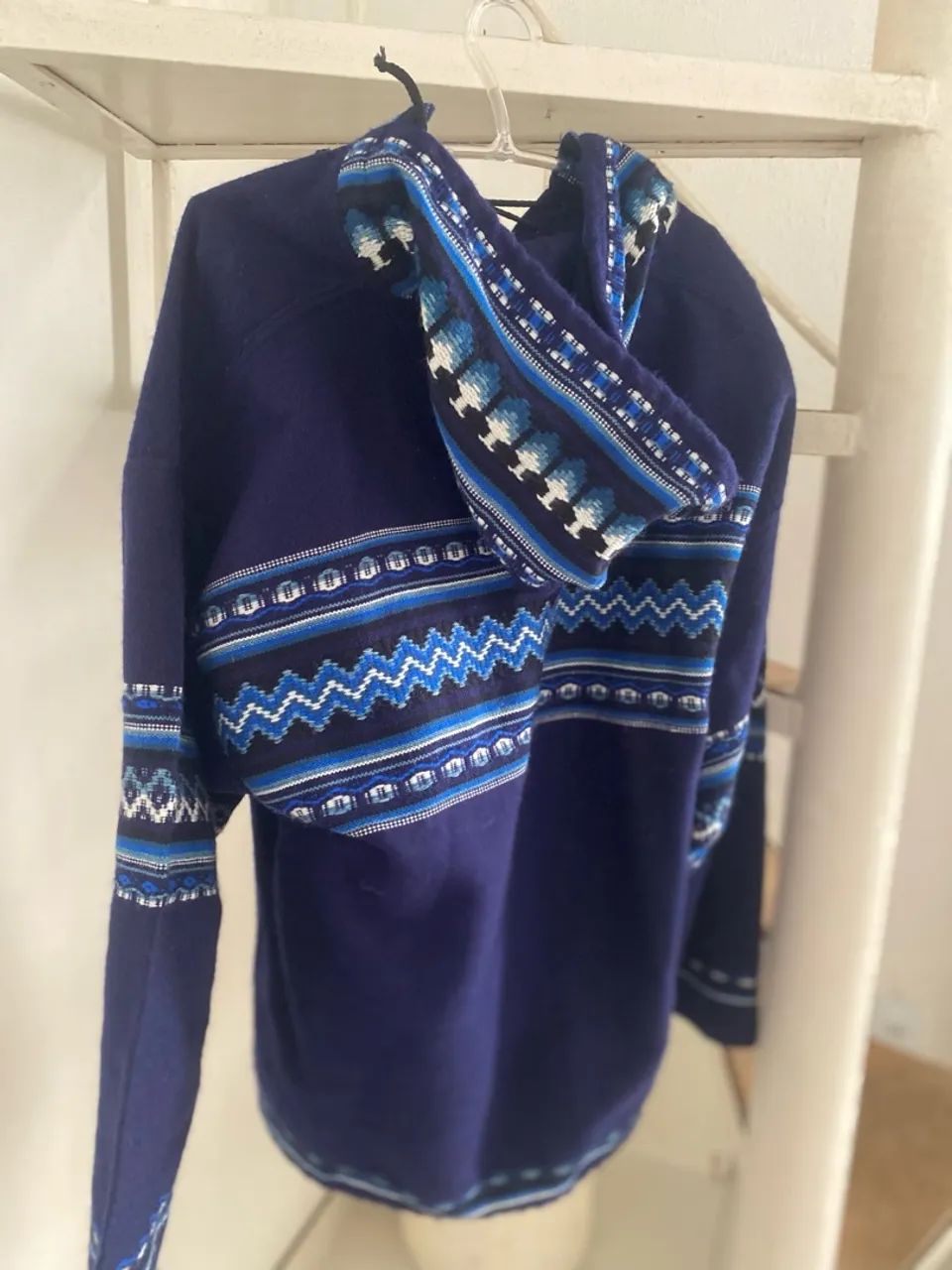 Casaco Peruano original com bordados éticos e Lhama - Foto 3