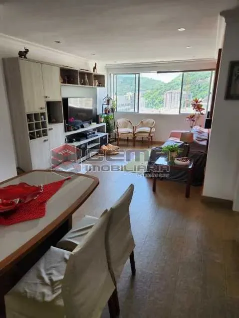 Apartamento : / Residencial / Humaitá