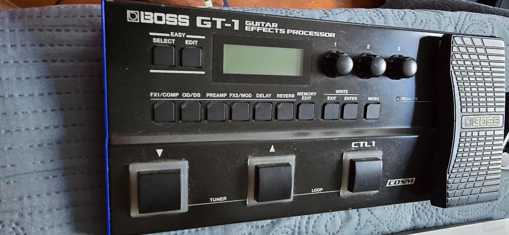 Pedaleira Boss GT1 em ótimo estado