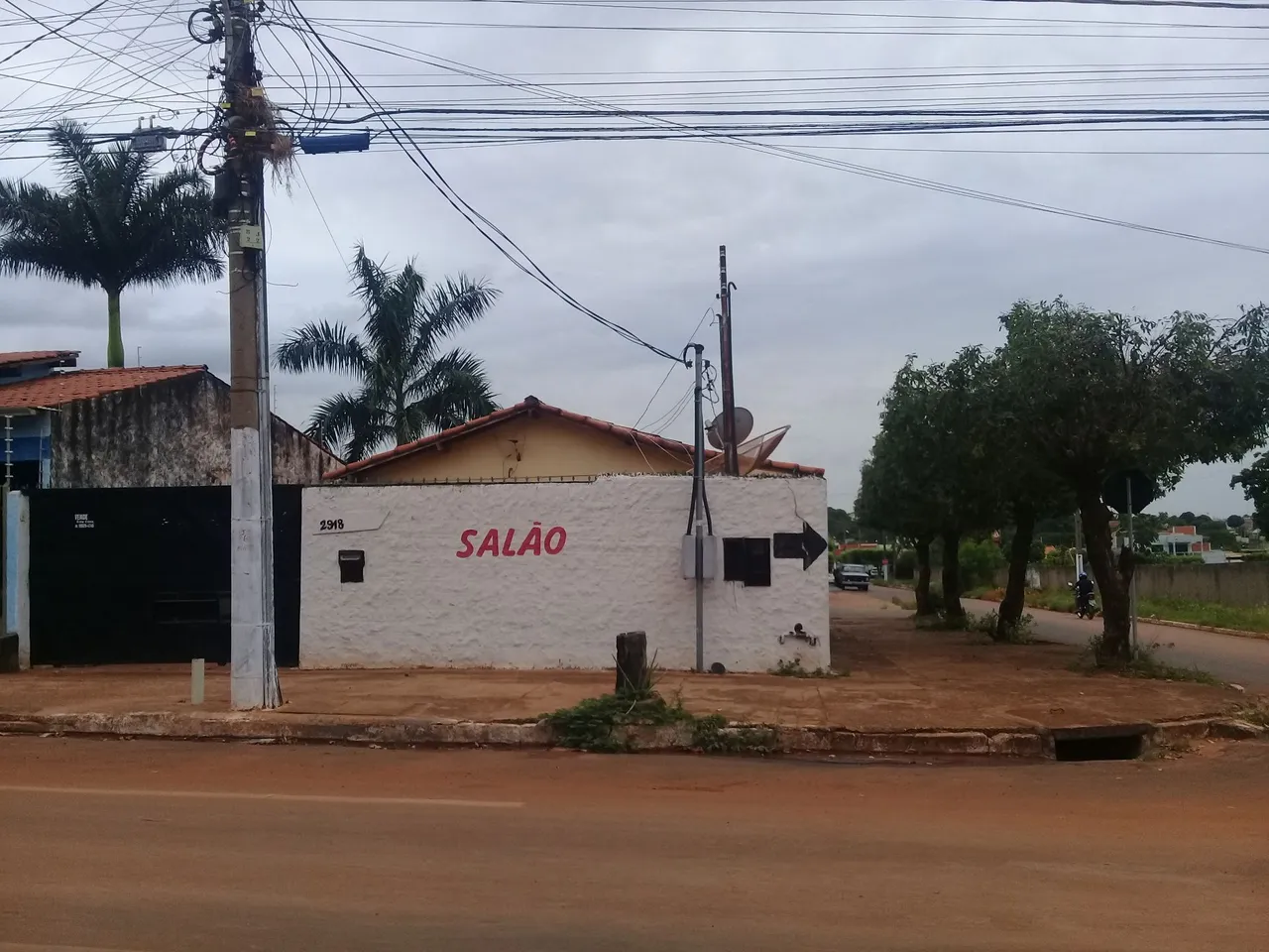 CASA COM PONTO COMERCIAL ÓTIMA LOCALIZAÇÃO!