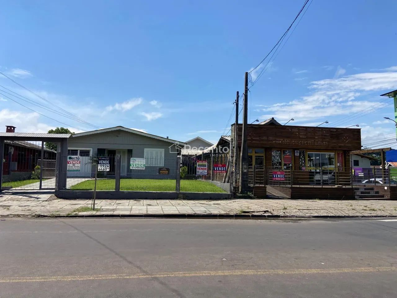 CASA E PONTO COMERCIAL NO MESMO TERRENO A VENDA