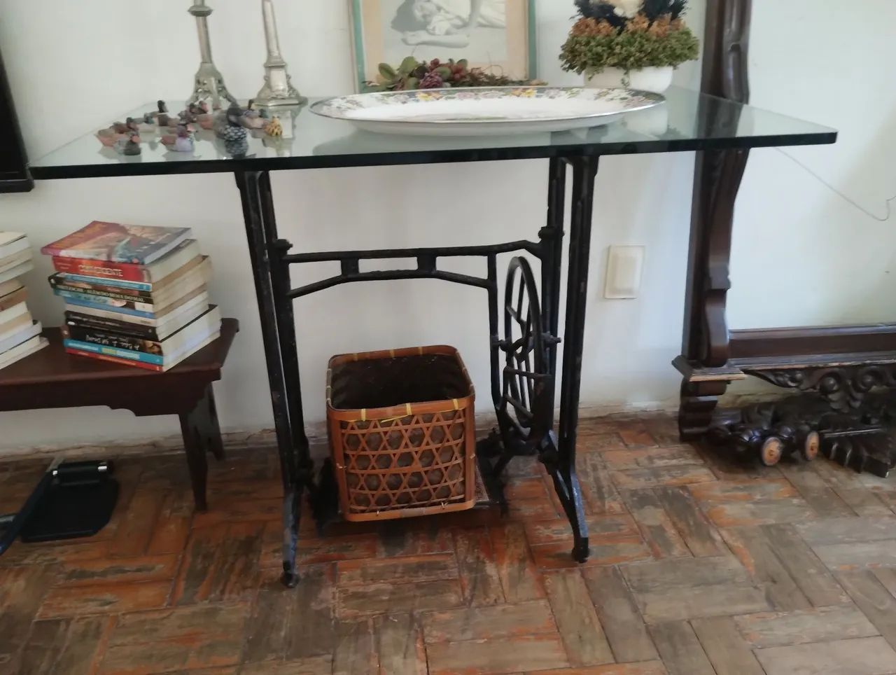 Antique Sewing Machine Table65115993147650122