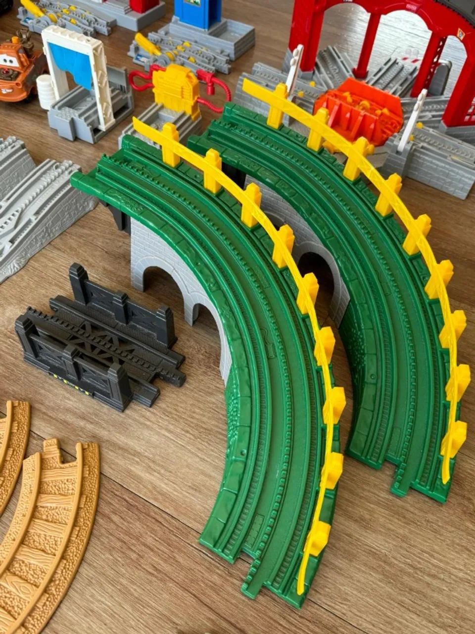 Brinquedo Fisher Price Geotrax (Trêm montável) - Brinquedos e