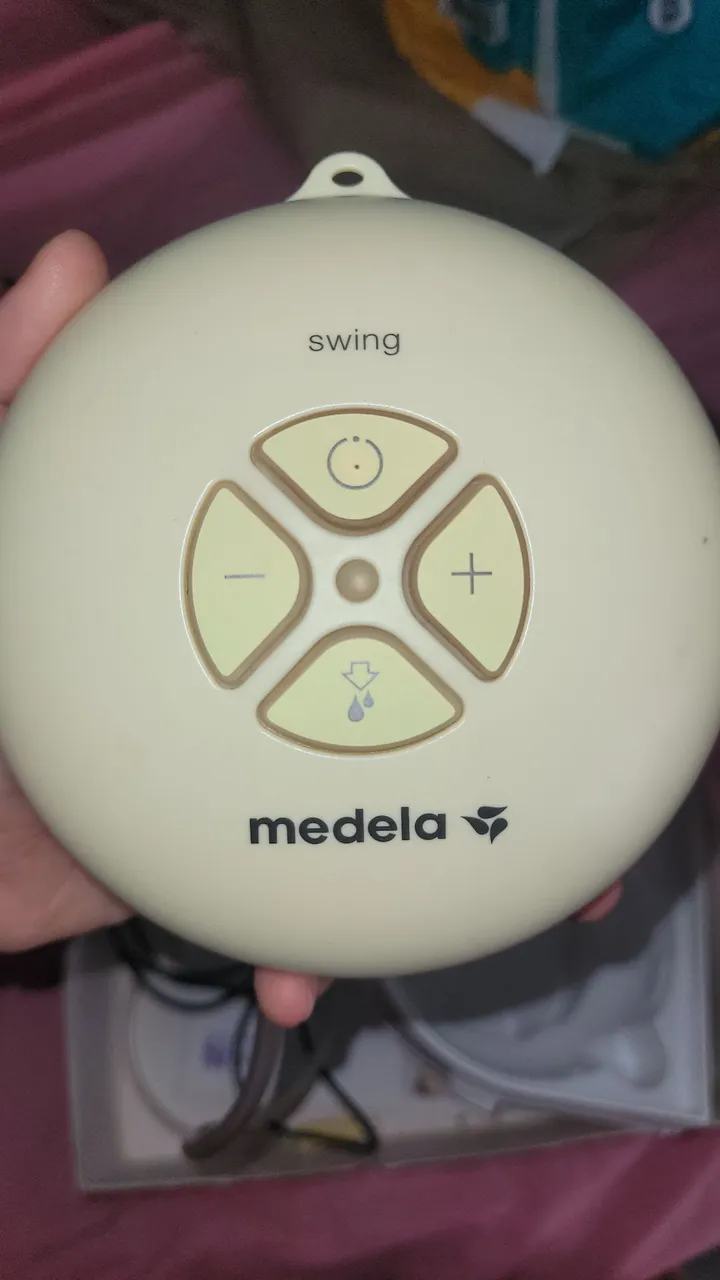 Extrator de Leite Medela Swing (desmamadeira) com 9 potinhos de armazenamento