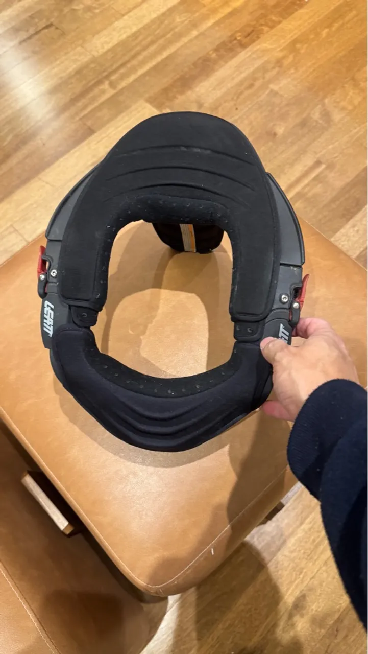 Protetor de pescoço Leatt Brace, novo sem uso