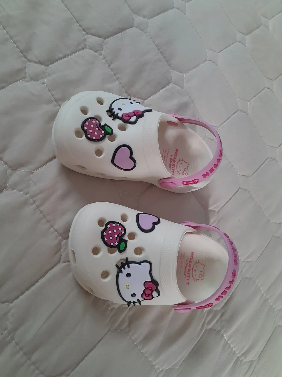 Sandálias Crocs Hello Kitty - Tam. 24/25
