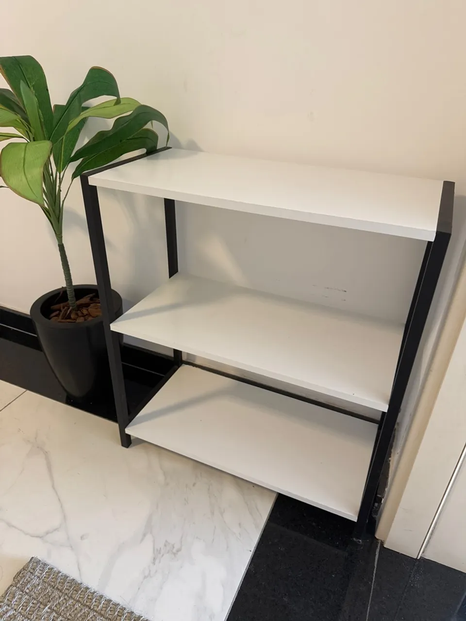 Estante Decorativa com Prateleiras