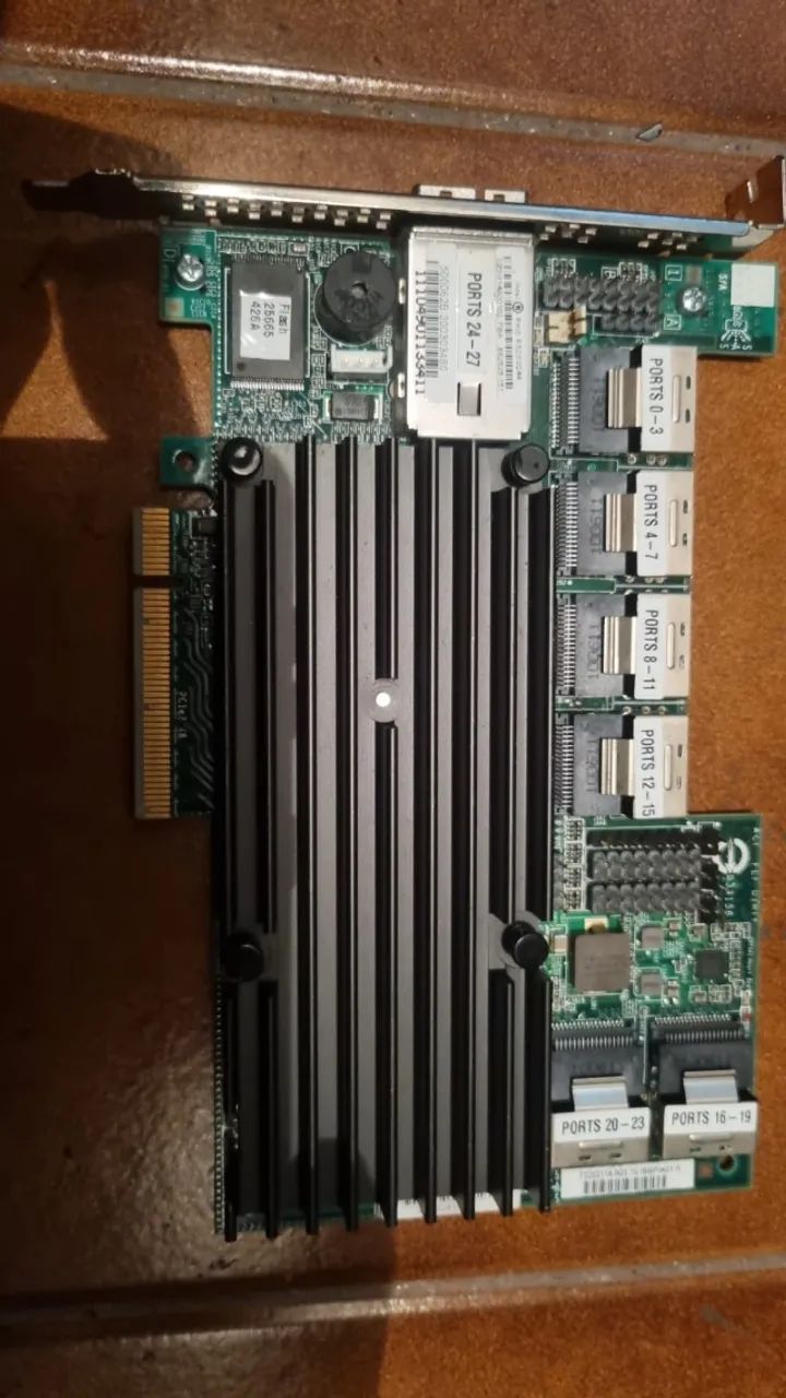 Controladora RAID Intel RS2SG244 24 Portas Internas +4 Externas p HD SAS/SATA