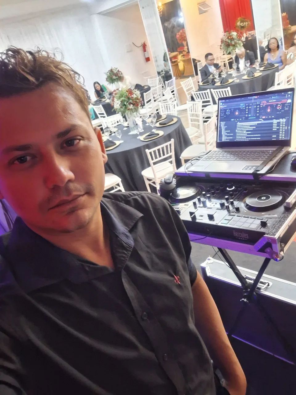 DJ profissional com som e iluminação  - Foto 2