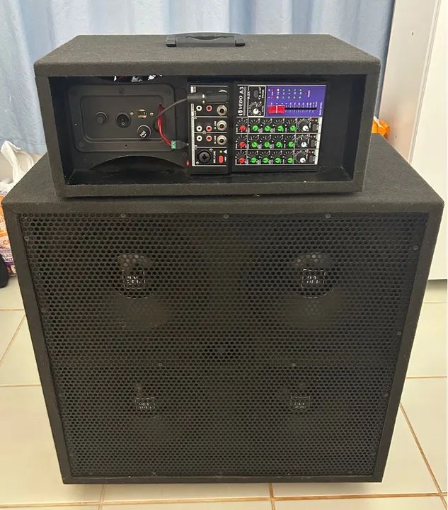 Caixa Cubo com mesa de som