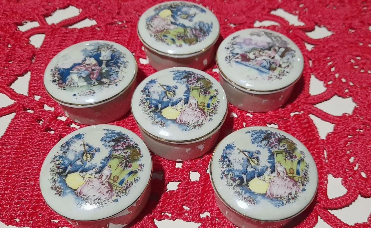 Conjunto de 6 Caixas de Porcelana com Decoração