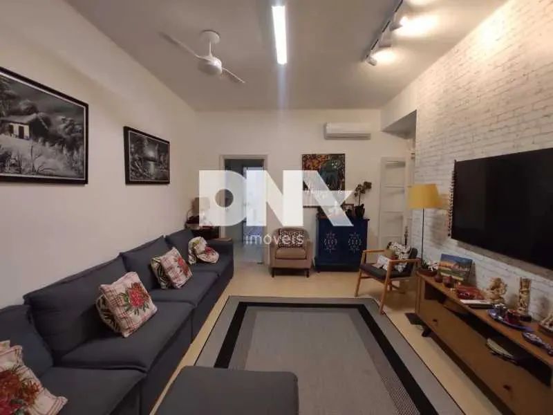 Apartamento - / Residencial / Copacabana