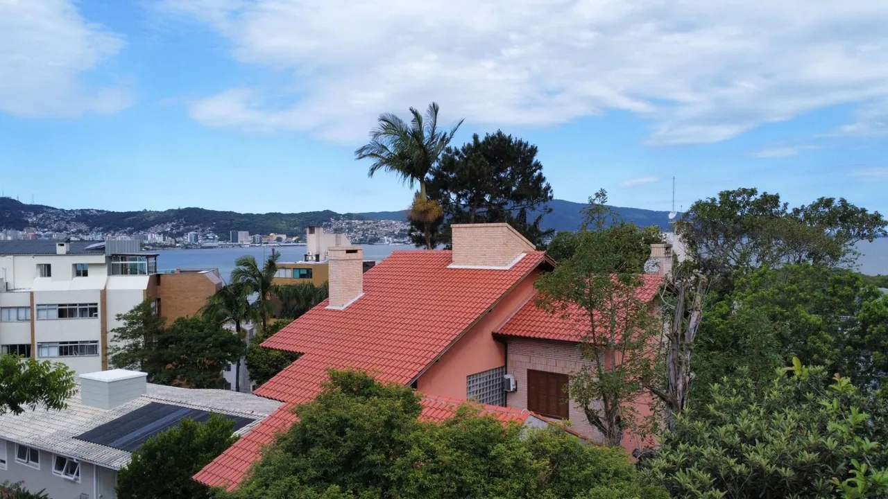 Terreno com 1.427m² - Locação em Coqueiros.