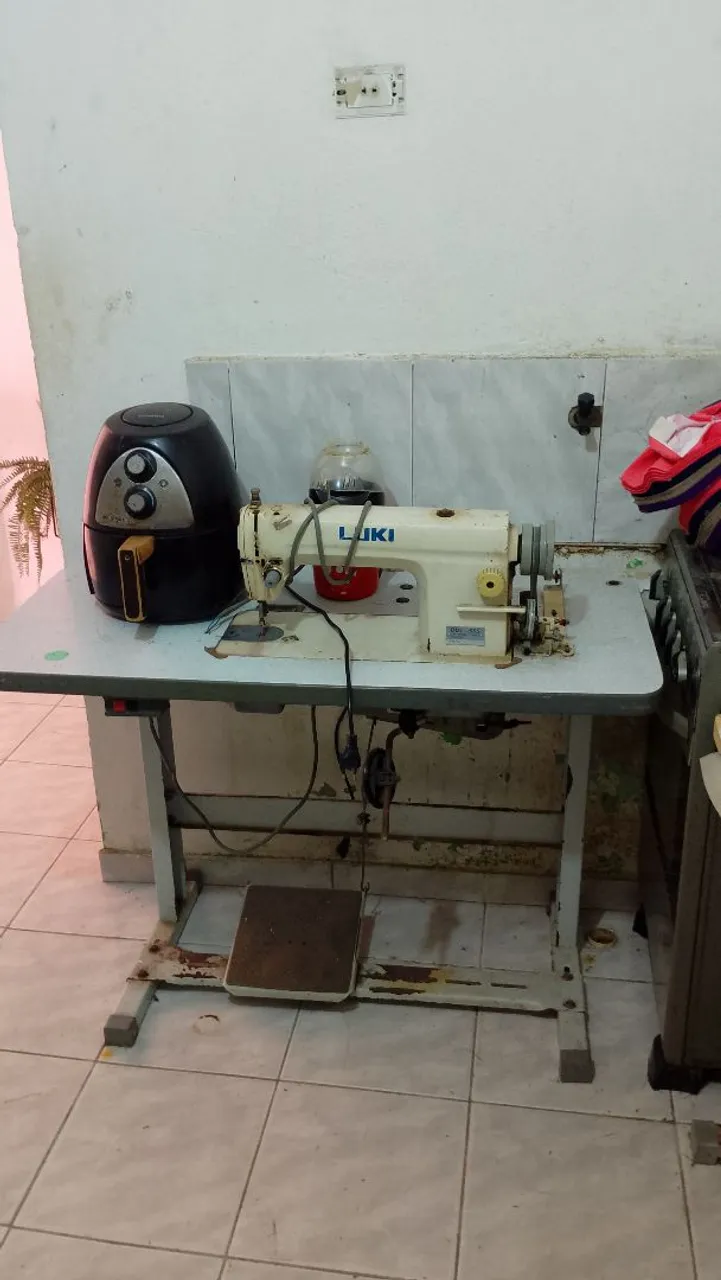 Máquina de costura Luki reta