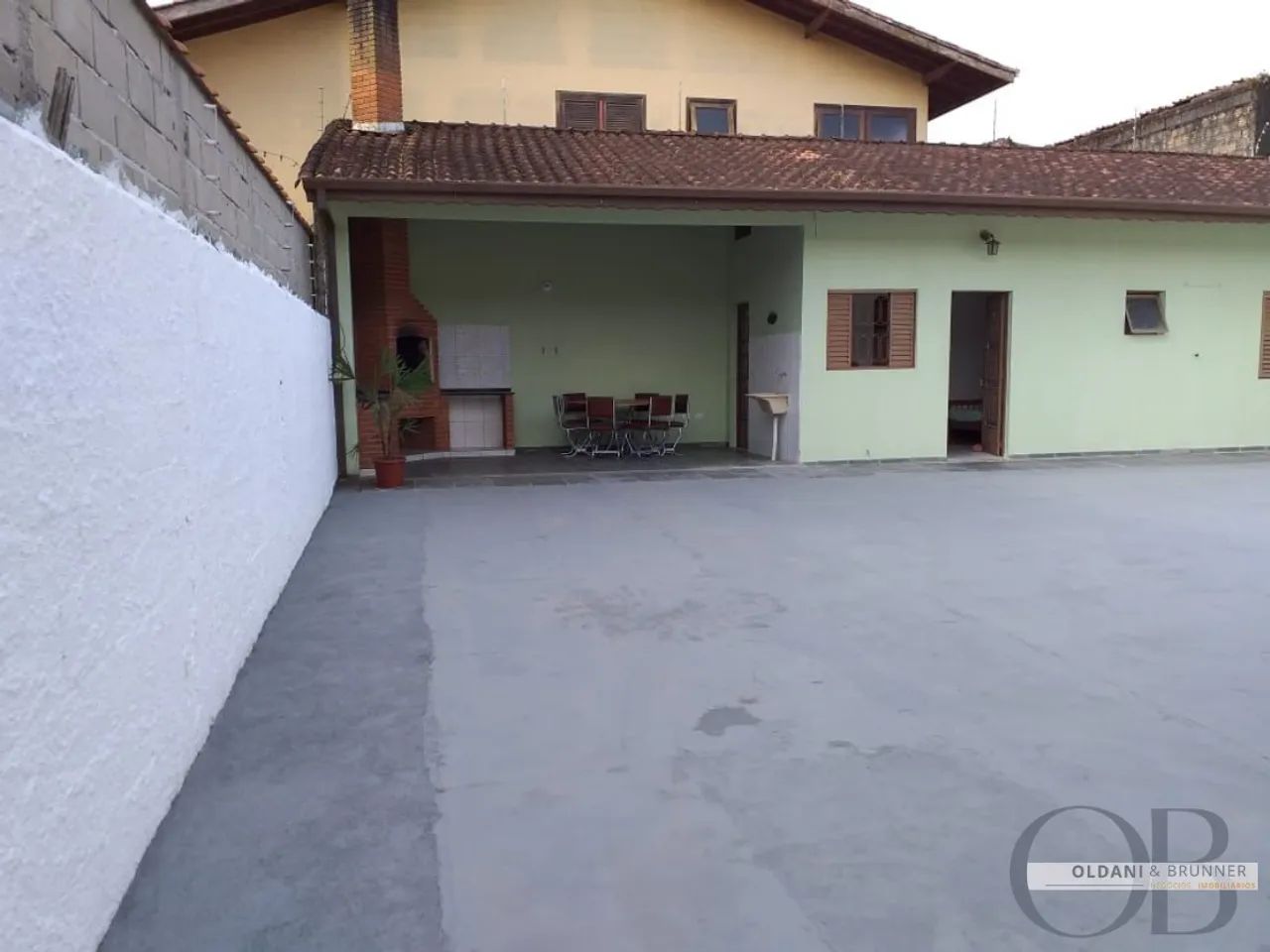 CASA TÉRREA COM 3 DORMITÓRIOS MAIS EDÍCULA NO BAIRRO MATO DENTRO. - Foto 2
