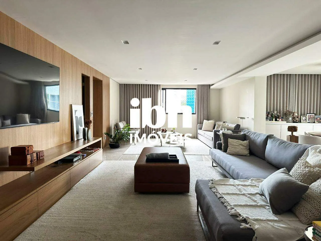 Apartamento alto luxo à venda com 4 suítes, 215 m² no Bairro Belvedere