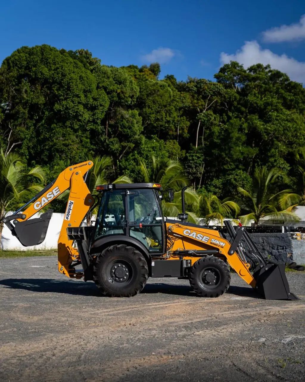 Retroescavadeira Case 580N