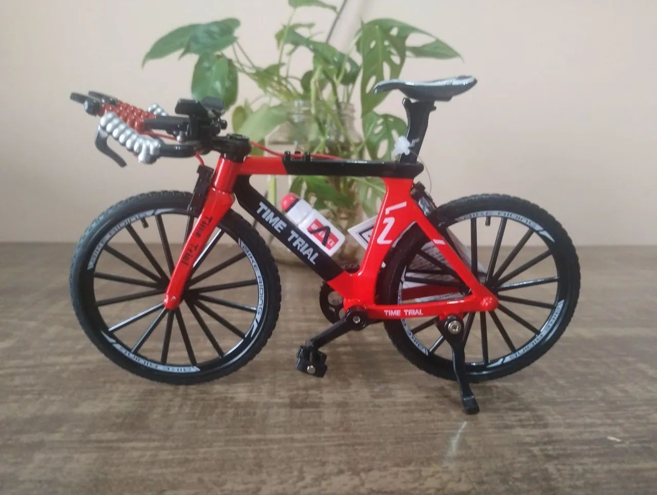 Miniatura de Bike Vermelha Speed Metal c/Pneus de Borracha- Muito Linda!