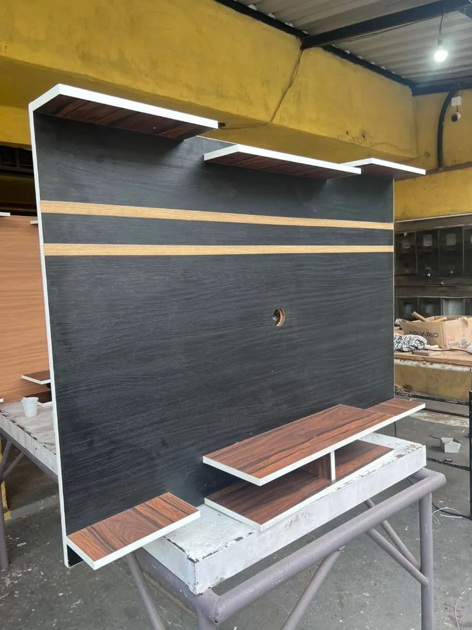 Painel para TV  com prateleiras 088