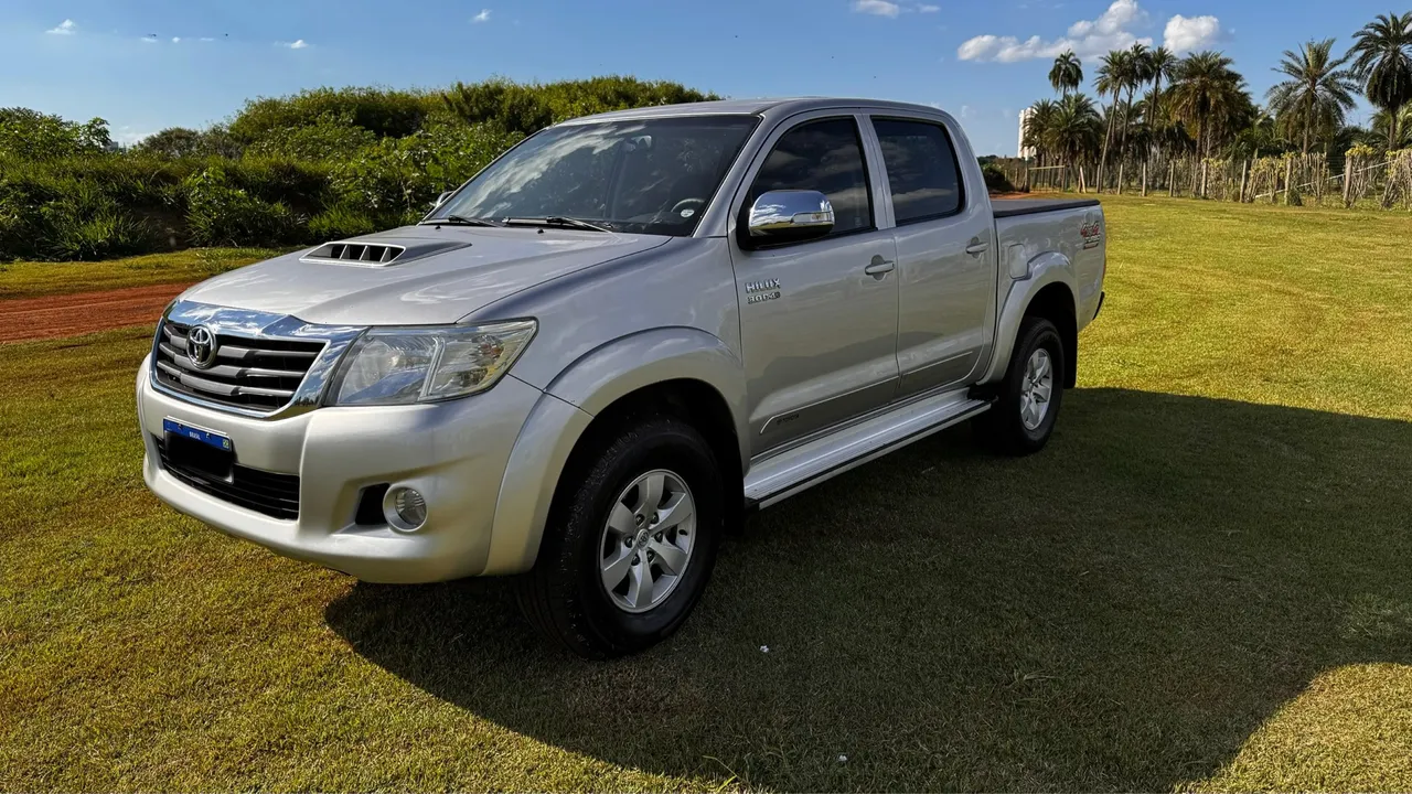 TOYOTA HILUX 2013 Usados e Novos