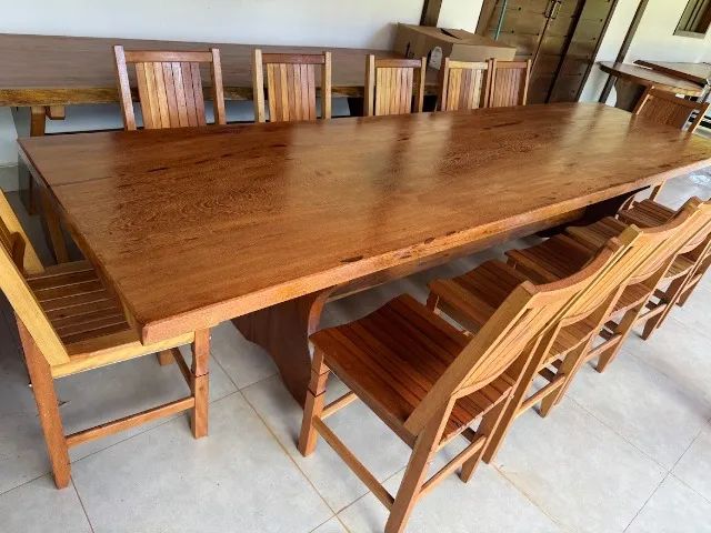 Mesa de 3mts com 10 cadeiras madeira maciça  - Foto 4