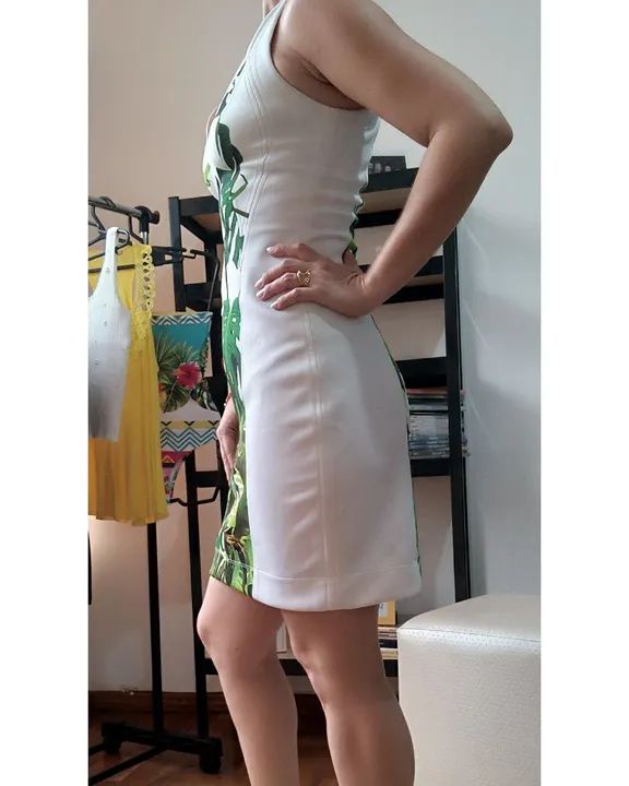 OPORTUNIDADE! Vestido branco com estampa tropical - Foto 2