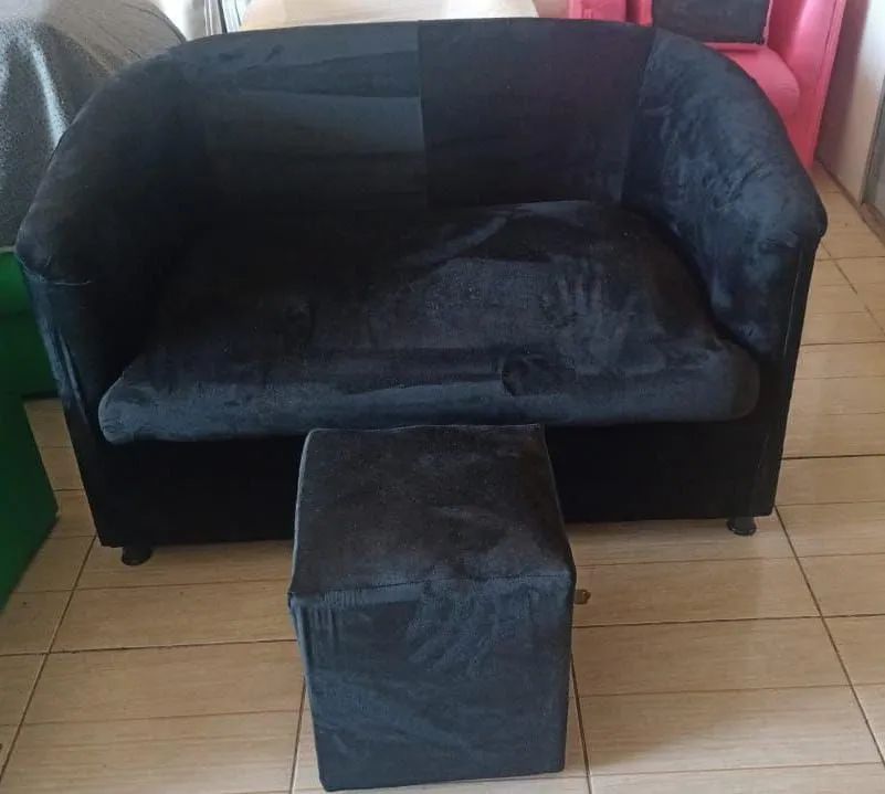 Poltrona 2 lugares e Puff - Novas - Foto 3
