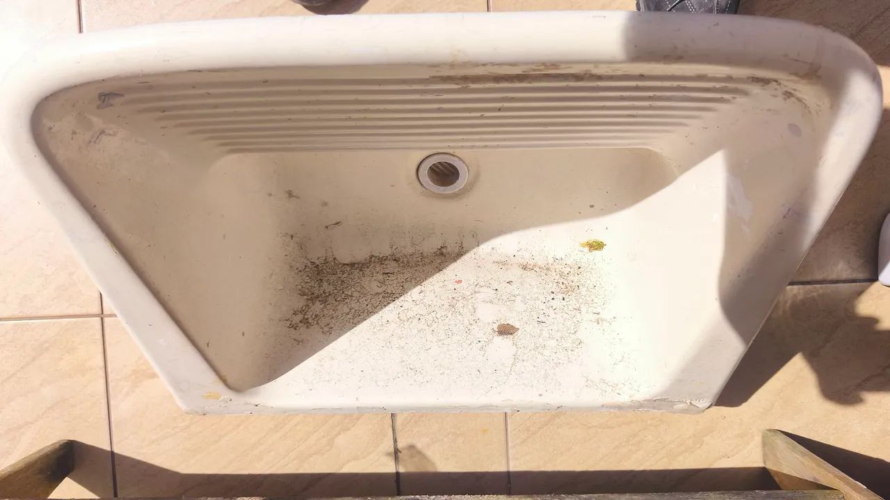 Plastic tank64301537838851122