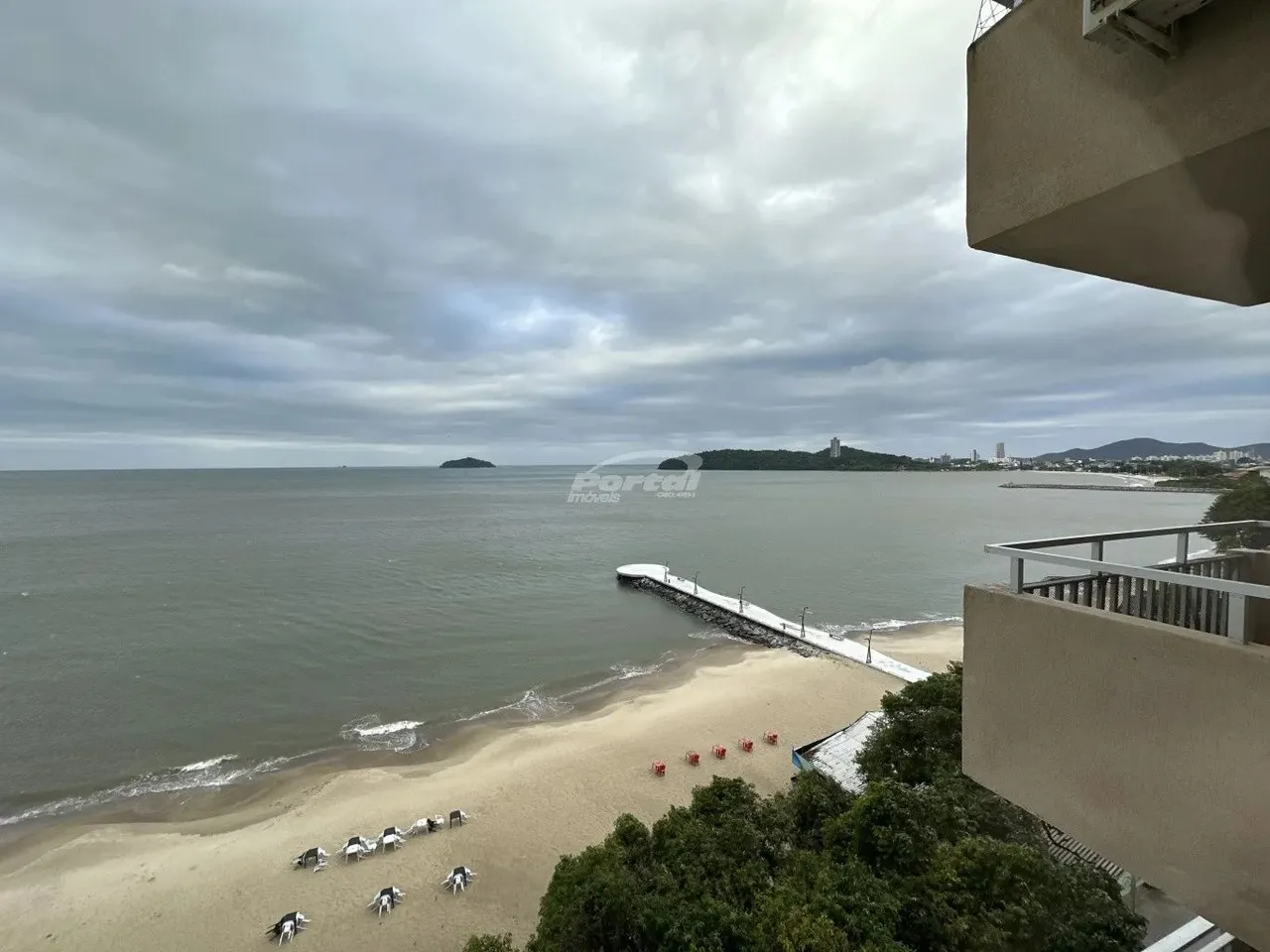 Apartamento frente mar disponível para locação no Centro em Balneário Piçarras/SC (Cód. 21