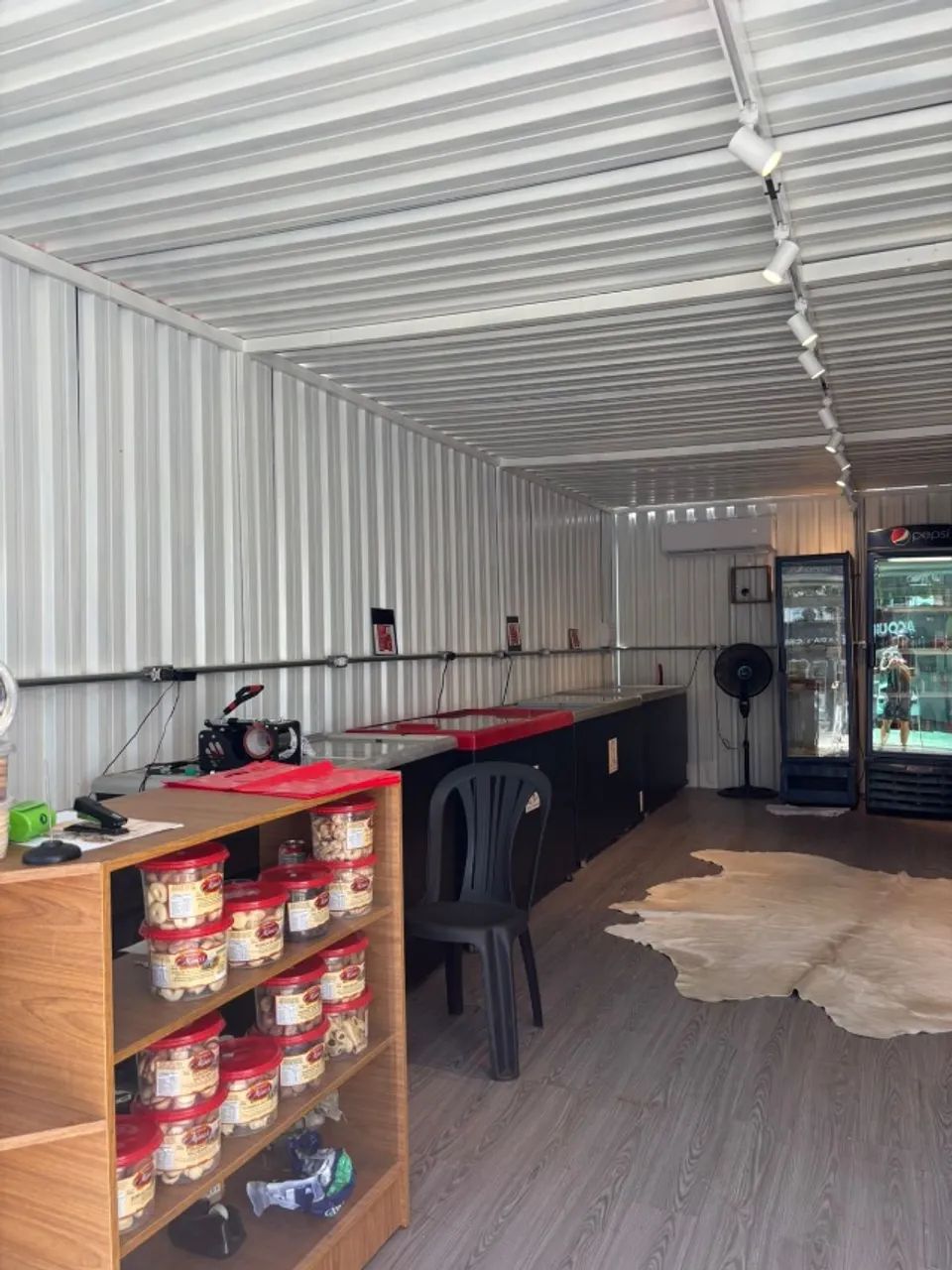 CONTAINER FIXO 4X8 CLIMATIZADO COM PORTA DE VIDRO E TELHADO SANDUICHE  - Foto 2