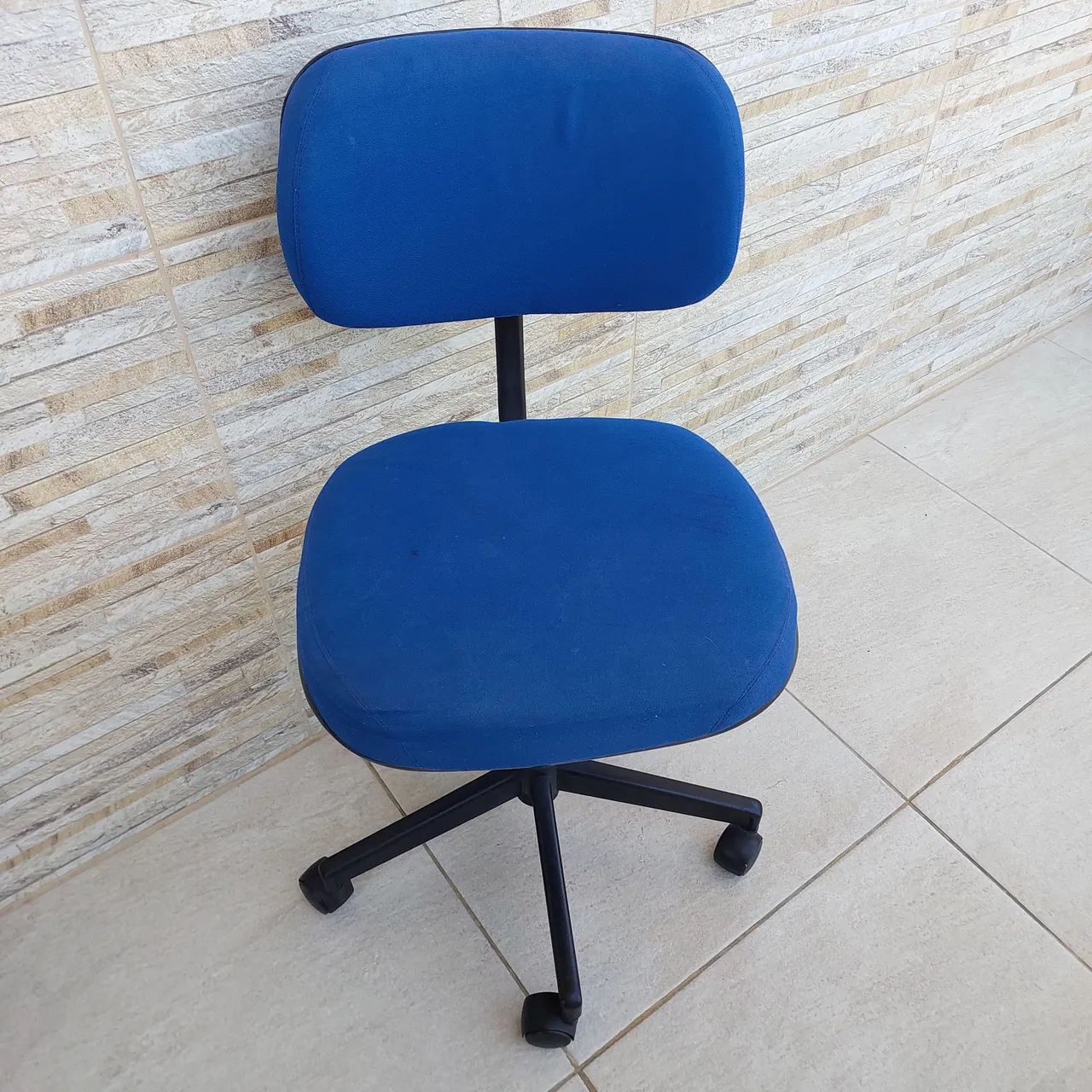 Cadeira escritorio azul - Foto 4