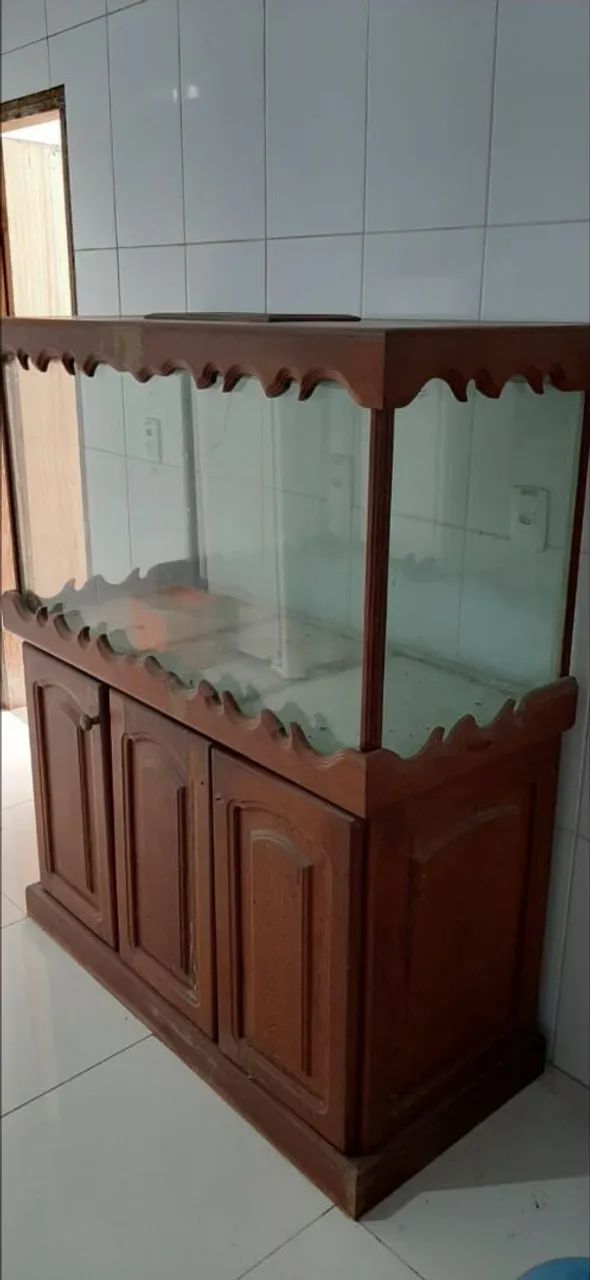 Aquário 400 lts. Com móvel de madeira pura 