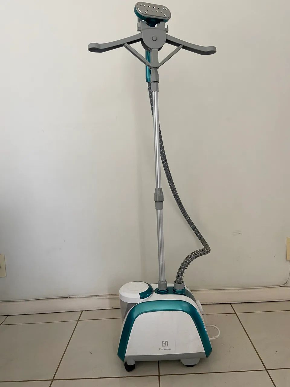 PASSADEIRA A VAPOR ELECTROLUX GTS10 220v ADESIVO DE PROTEÇÃO DE FABRICA  TODOS ACESSORIOS