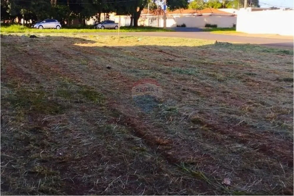 Terreno de Esquina 440m² à venda Ideal para Investimento Próxima à UNESP de Jaboticabal